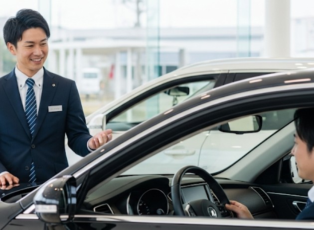 「中古車の値引き交渉をしない客」販売員の本音と現状