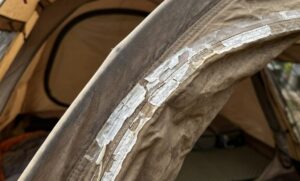 加水分解による生地のベタつきやシームテープの浮き